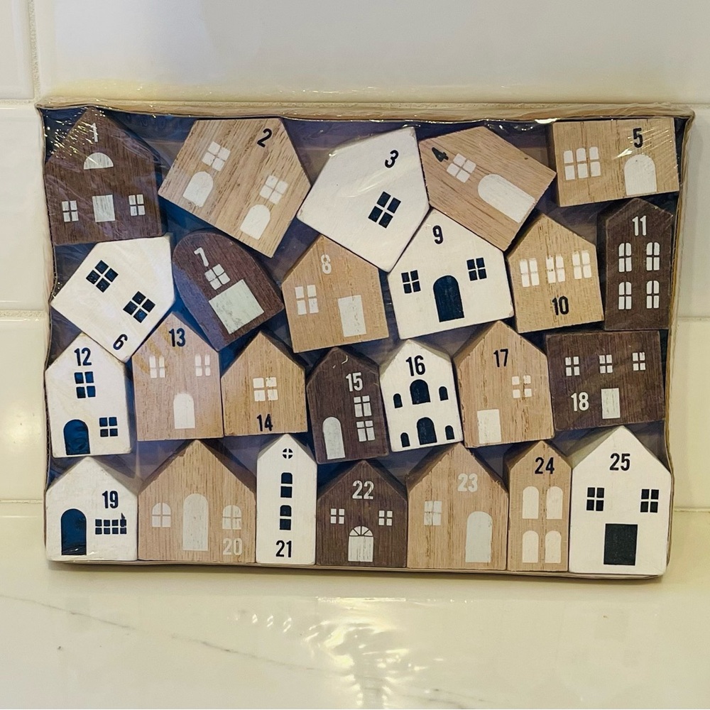 CHRISTMAS ADVENT WOODEN COUNTDOWN HOUSE BLOCKS TARGET BULLSEYE